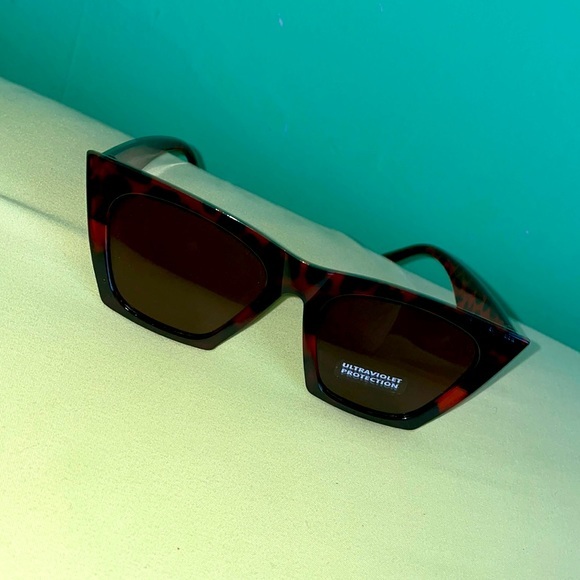 Accessories - Retro Tortoise sunglasses